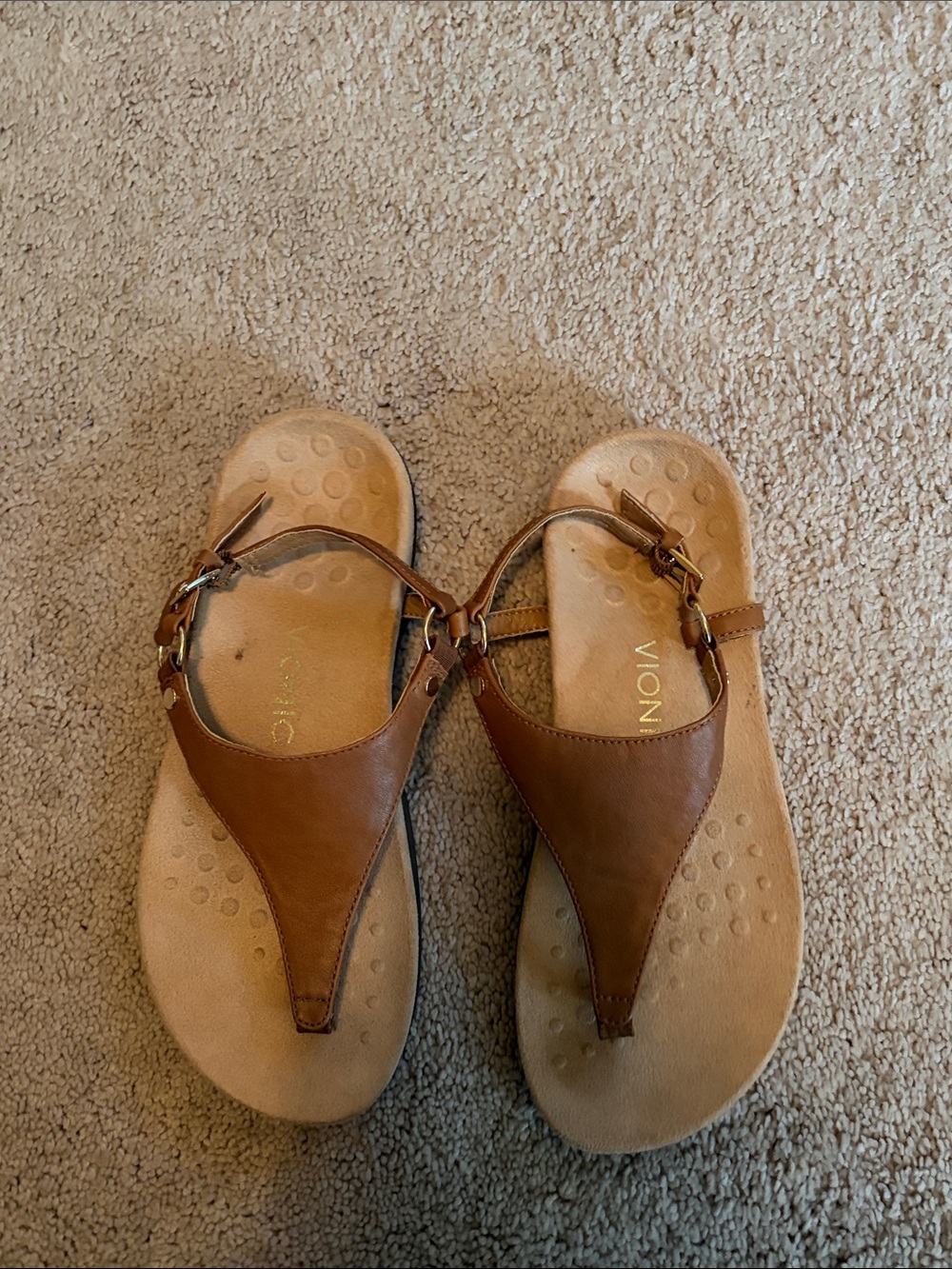 Vionic Tan women’s Leather Thong Sandals great condition size 8.5